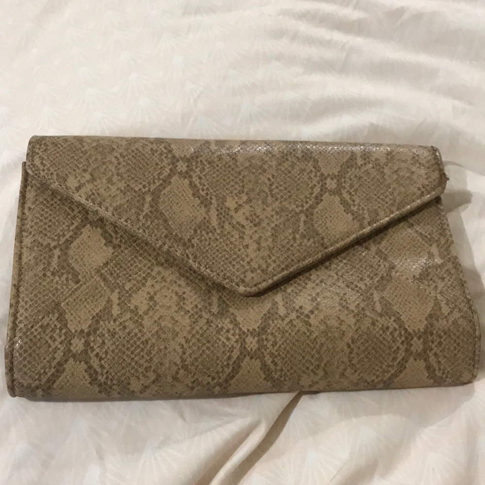 Foreign exchange envelop satchel